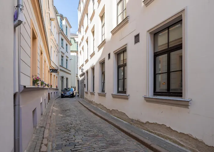 Spacious 1-Bedroom Apartment In The Heart Of Old Town