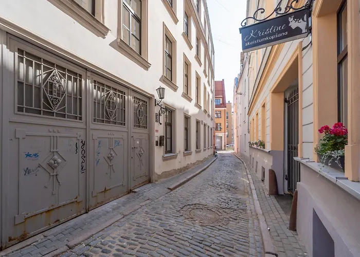 Spacious 1-Bedroom Apartment In The Heart Of Old Town