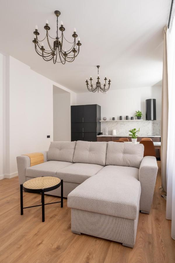 Апартаменты Spacious 1-bedroom In The Heart Of Old Town *