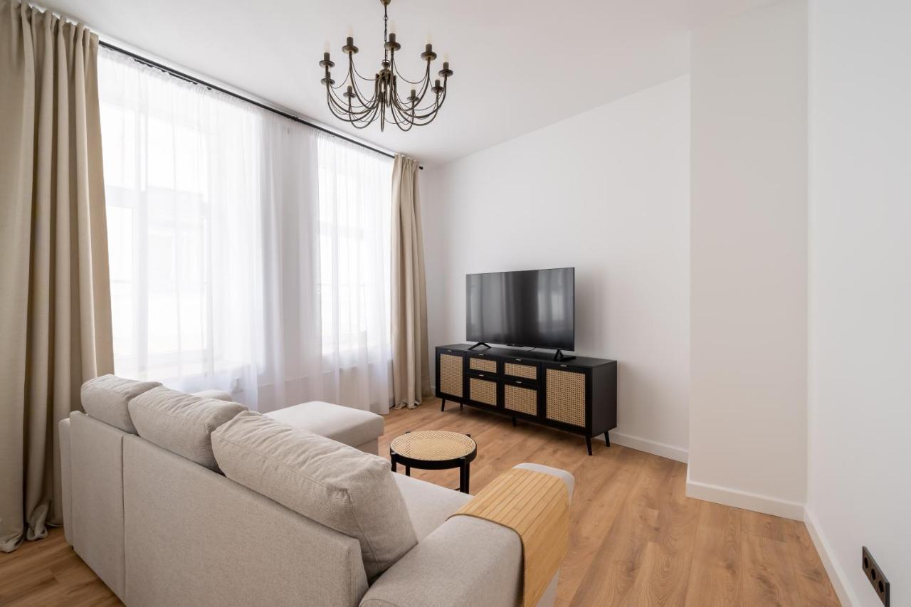 Апартаменты Spacious 1-bedroom In The Heart Of Old Town