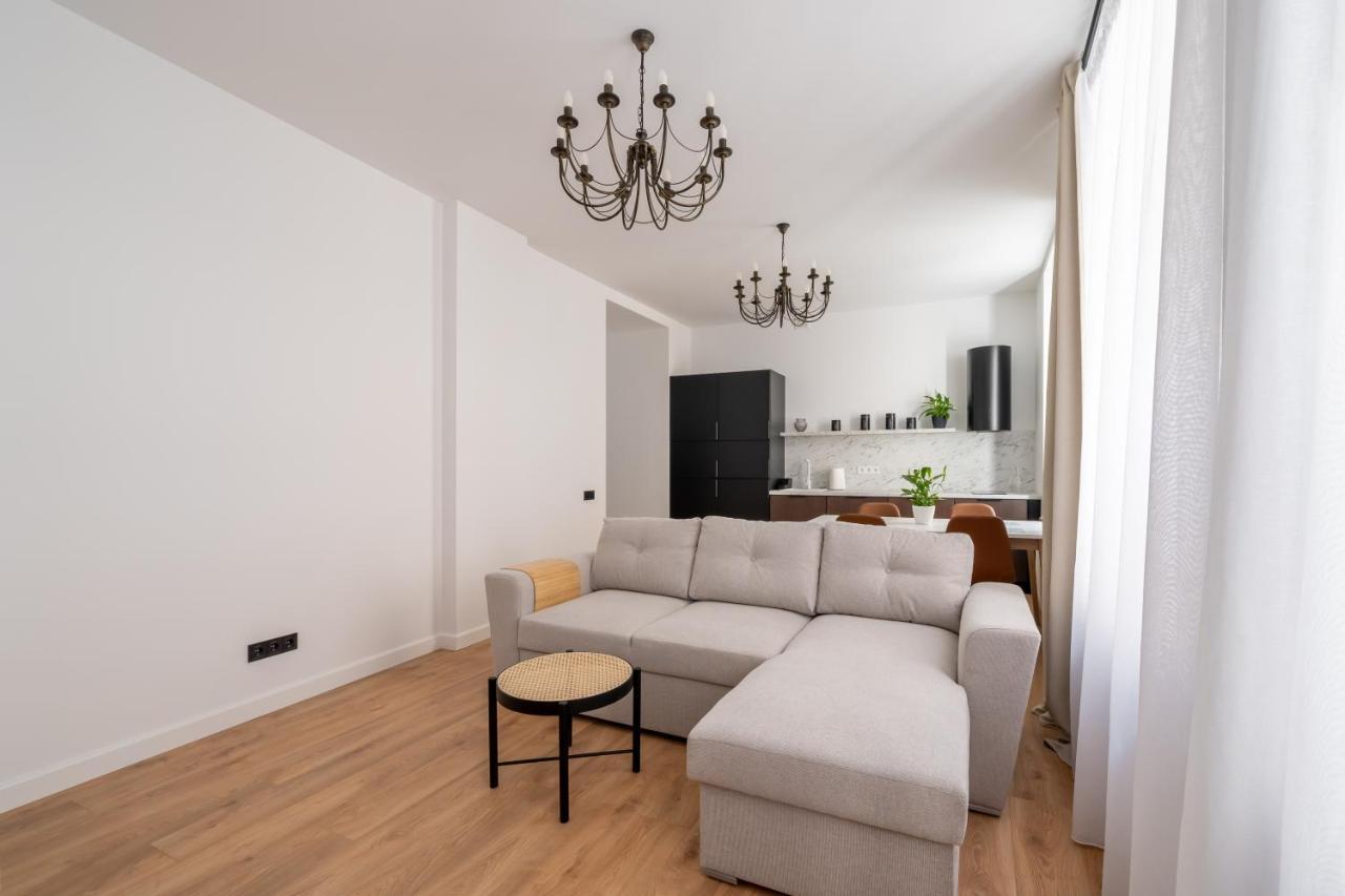 Spacious 1-bedroom In The Heart Of Old Town Апартаменты