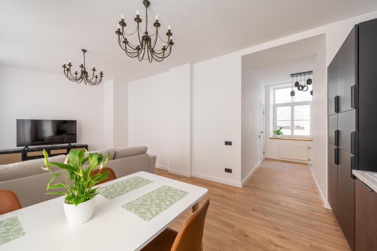 Spacious 1-bedroom In The Heart Of Old Town Апартаменты *
