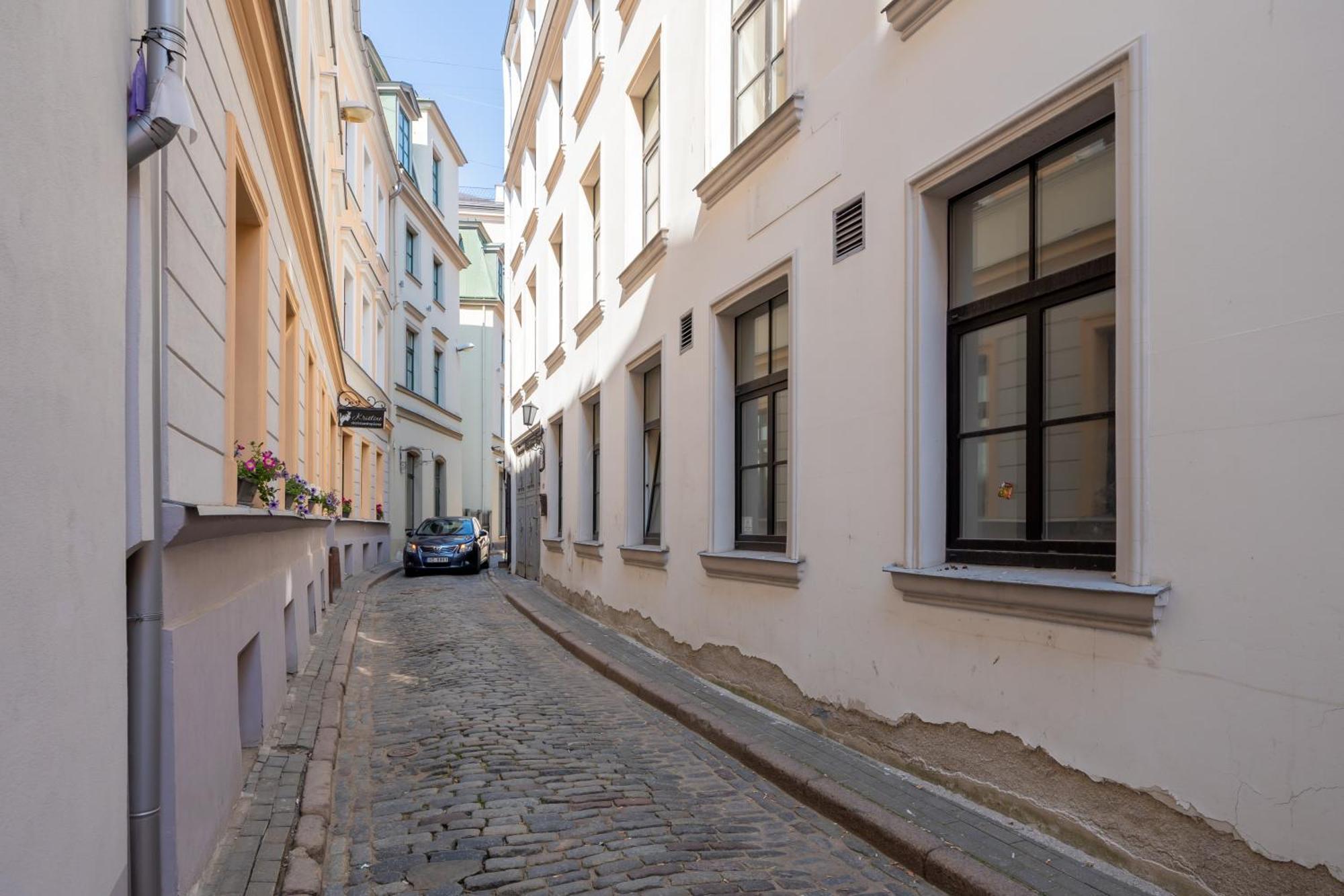 Spacious 1-bedroom In The Heart Of Old Town