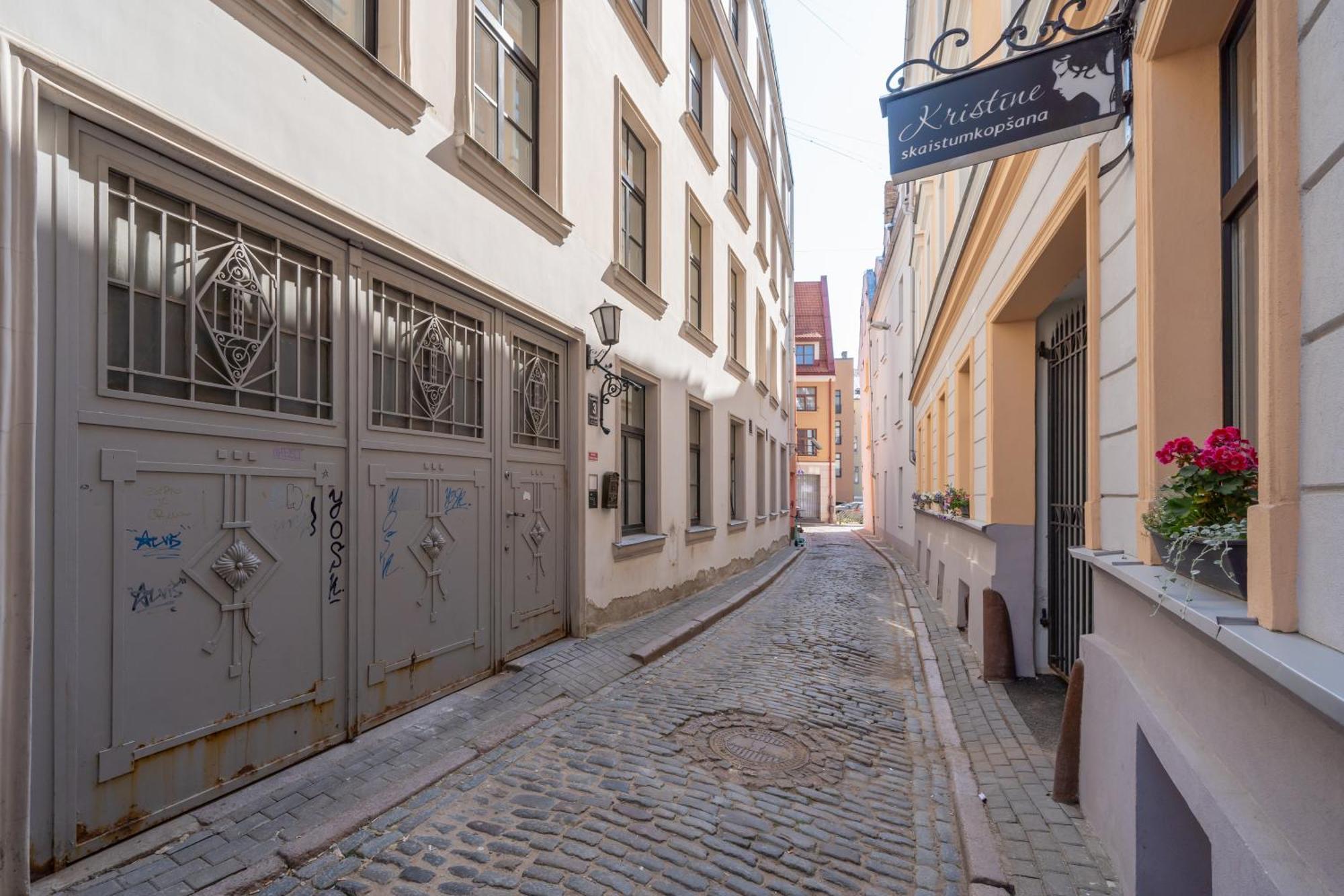 Апартаменты Spacious 1-bedroom In The Heart Of Old Town *